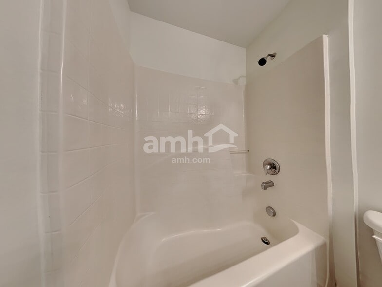 Building Photo - 3097 Rogers Ave