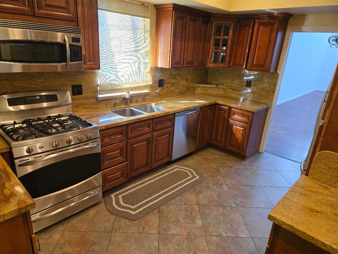 Building Photo - 10620 Eastborne Ave