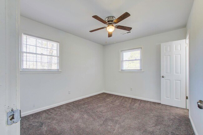 Building Photo - 605 Michigan Ct