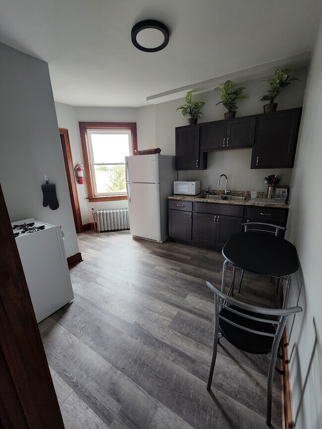 Building Photo - 1308 119th St