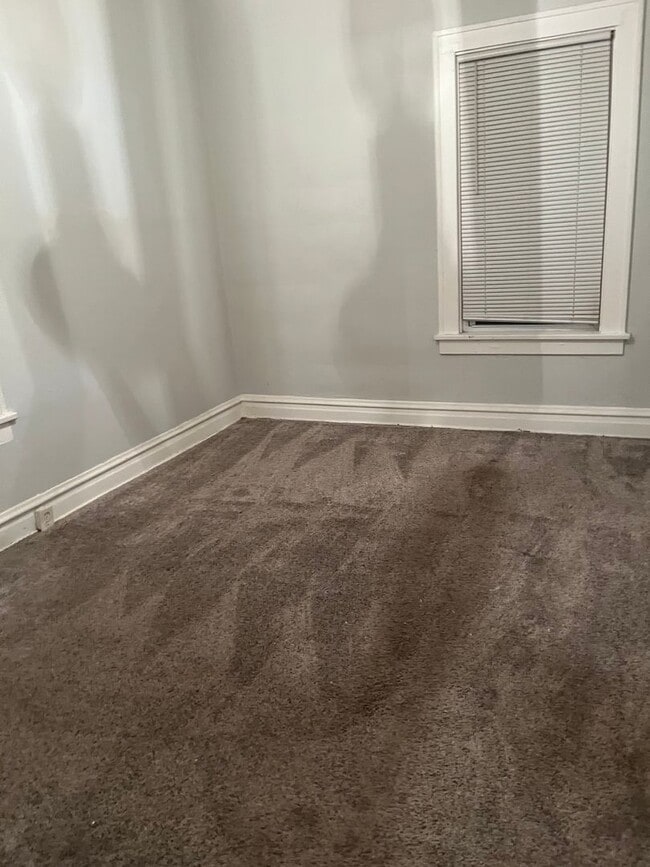 Building Photo - 2 Bedroom Home in West Glen Park