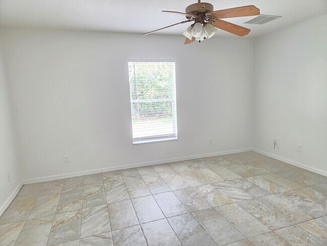 Building Photo - Immaculate 3Bed/2Bath Home-Spacious~Two-Ca...