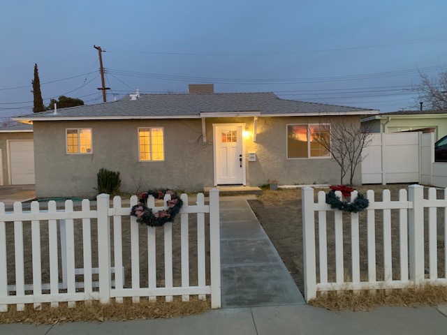 White Picket Fence - 44426 12th St W