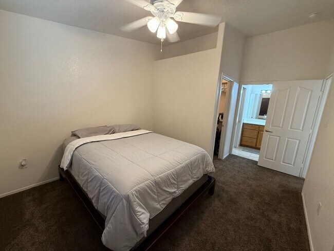 Building Photo - Yuma Meadows Townhouse - Furnished / Unfurnished