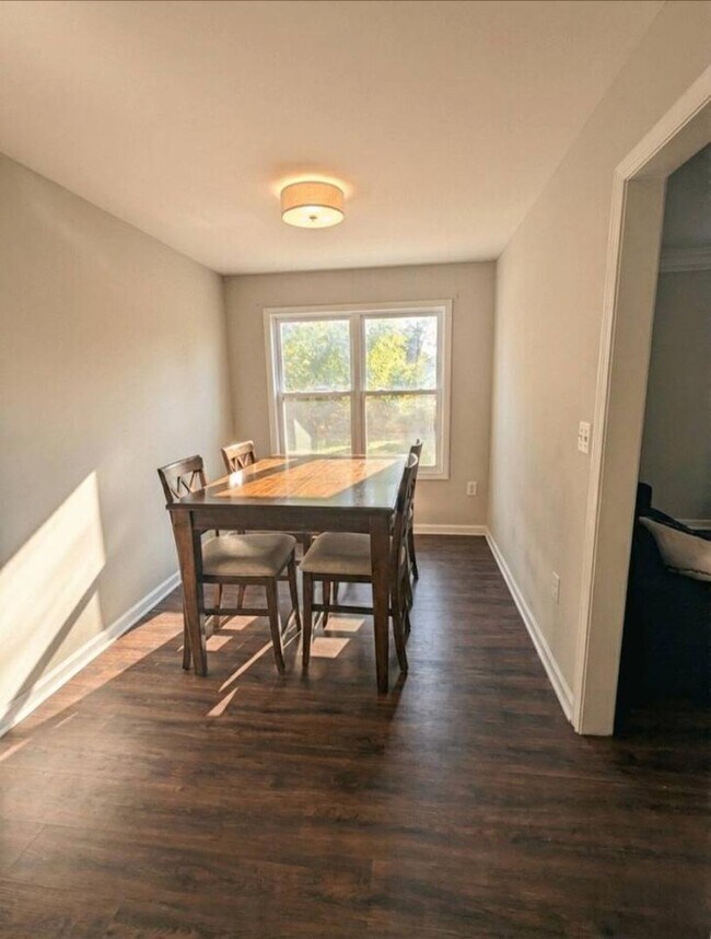 Building Photo - 301 Rollason Dr