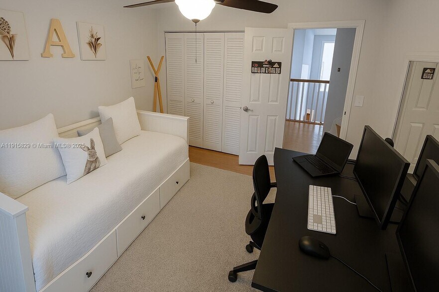 Building Photo - 1055 Yellow Birch Ter