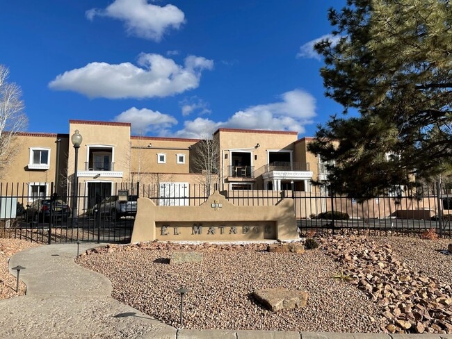 Building Photo - 663 Bishops Lodge Rd