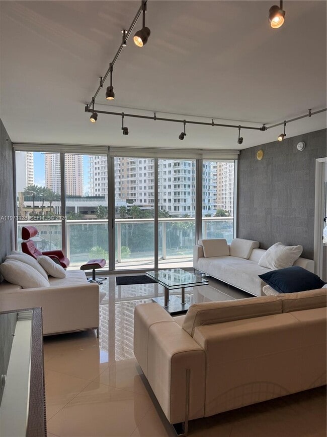 Building Photo - 465 Brickell Ave