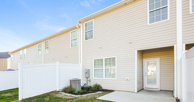 Building Photo - RiVera Townes