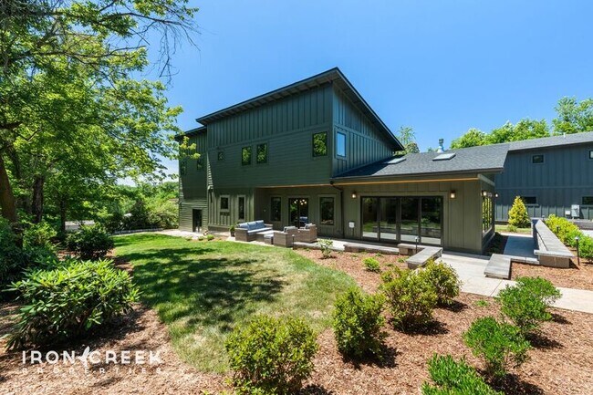 Building Photo - 3015 Sand Hill Crane Dr