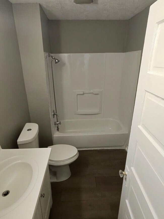 Building Photo - 10514 Mt Auburn Ave