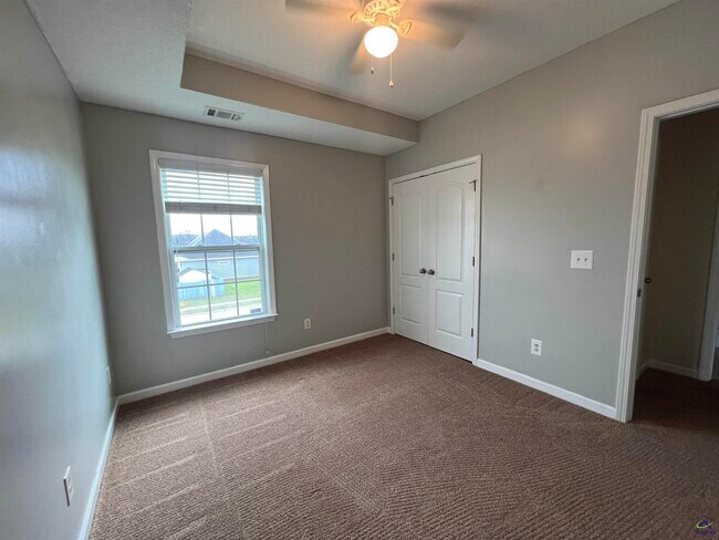 Building Photo - 206 Meyers Lake Dr