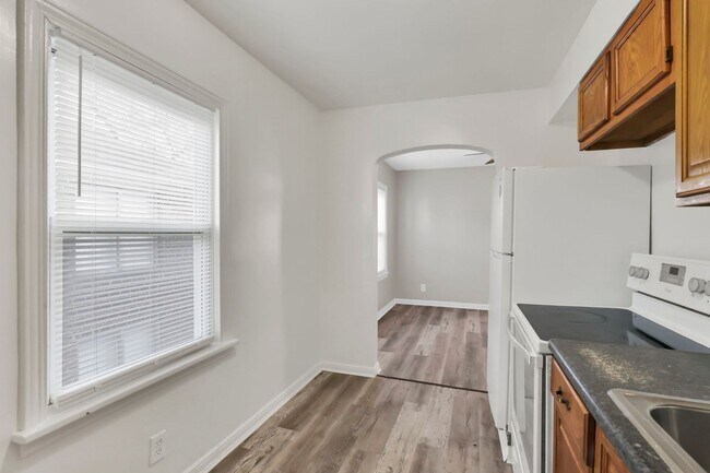 Building Photo - 397 S Chase Ave