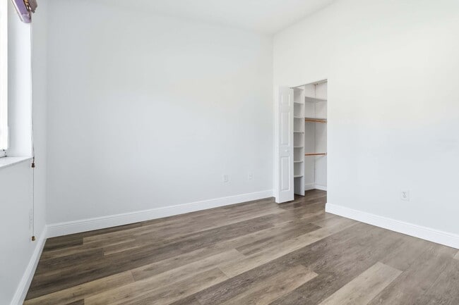 Building Photo - Beautiful Condo