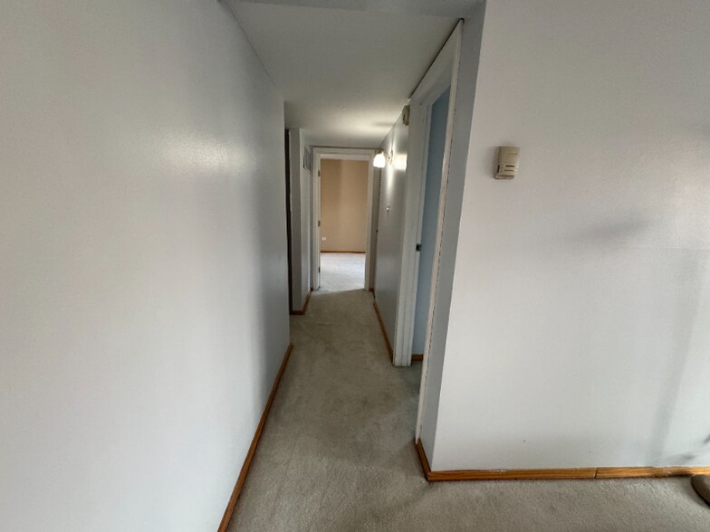 Primary Photo - 6139 Knoll Wood Rd