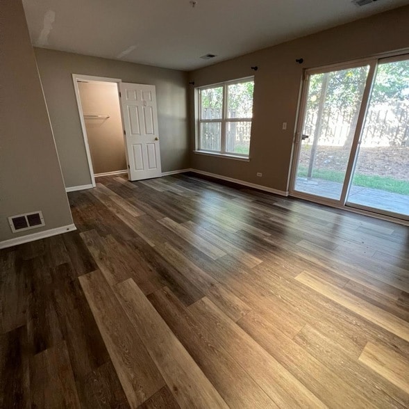 Building Photo - 1169 Shorewood Ct