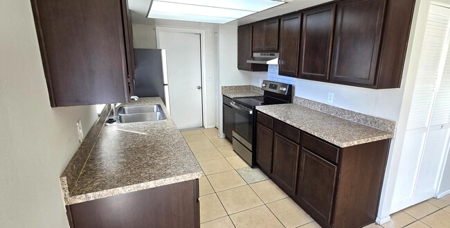 Building Photo - 12240 Conneticut Woods Ct