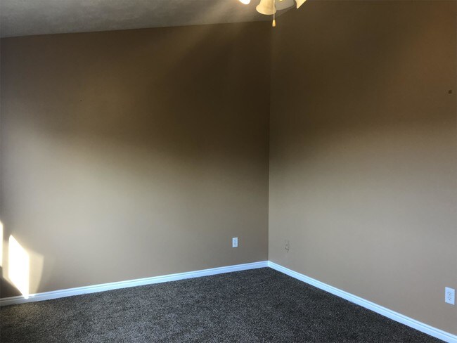 Building Photo - 377 E Newsome Park Ln