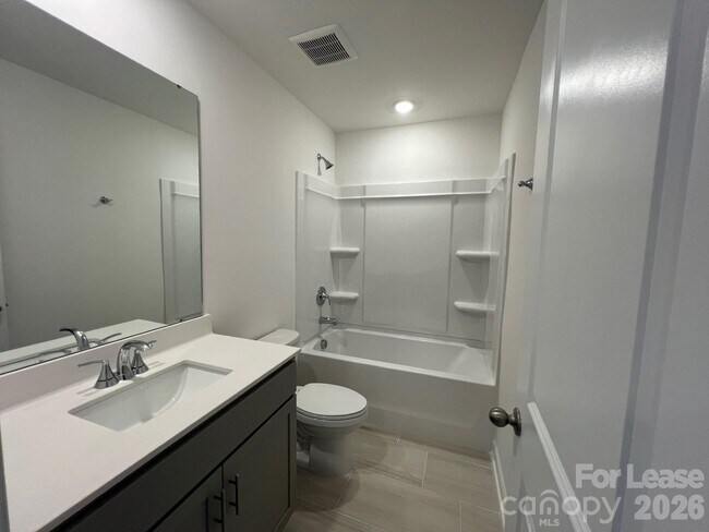 Building Photo - 1524 31st St NE