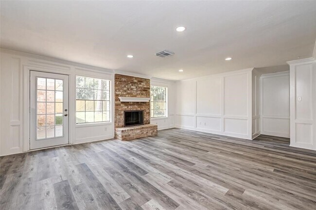 Building Photo - 3918 Stillview Dr