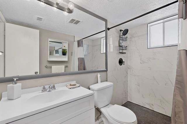 Building Photo - 7812 Royal Ln