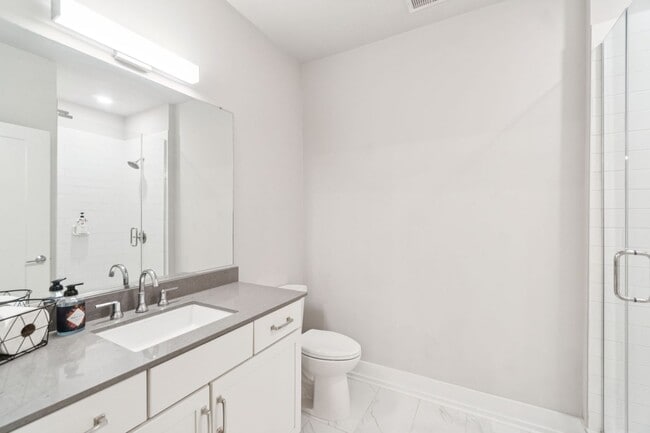 Building Photo - Experience refined living in this beautifu...