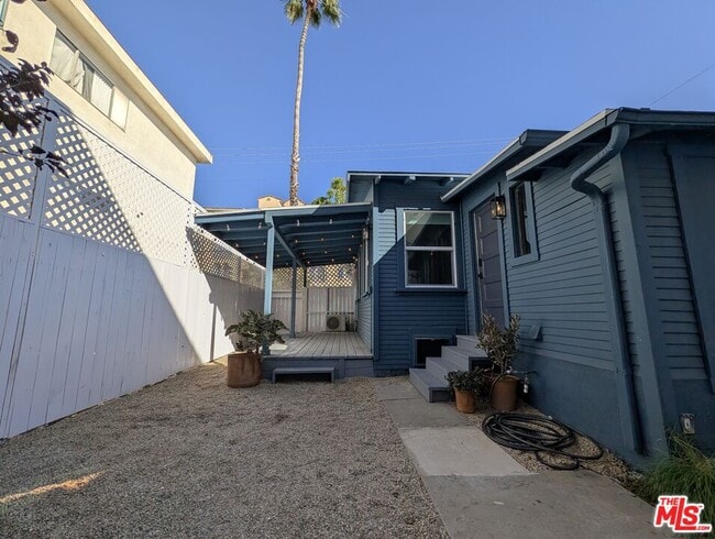 Building Photo - 1015 Granville Ave