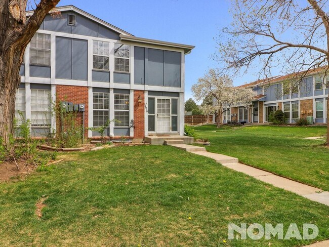 Building Photo - 3 Bedroom Townhome in Aurora