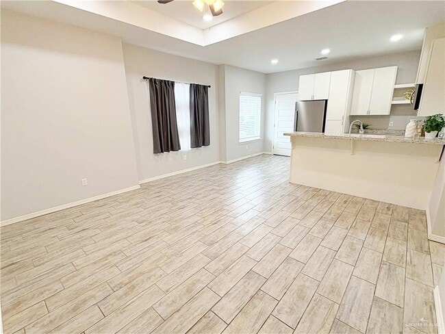 Building Photo - 11 West Dr