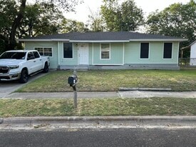 Building Photo - 709 S 11th St