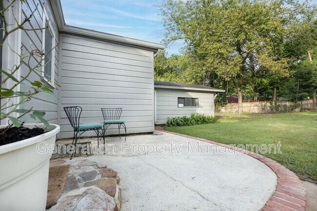 Building Photo - 303 Shawnee Trail