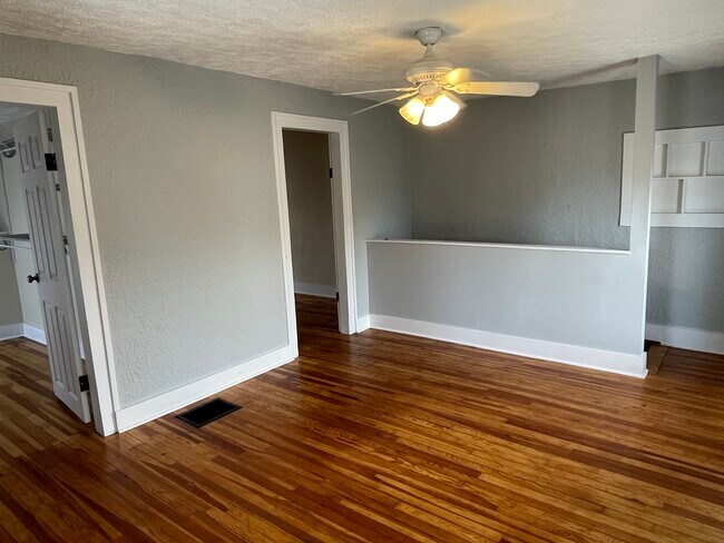 Building Photo - 10 S Preston St