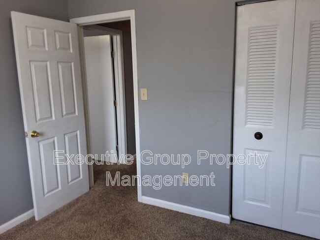 Building Photo - 1221 Clear Ridge Ln