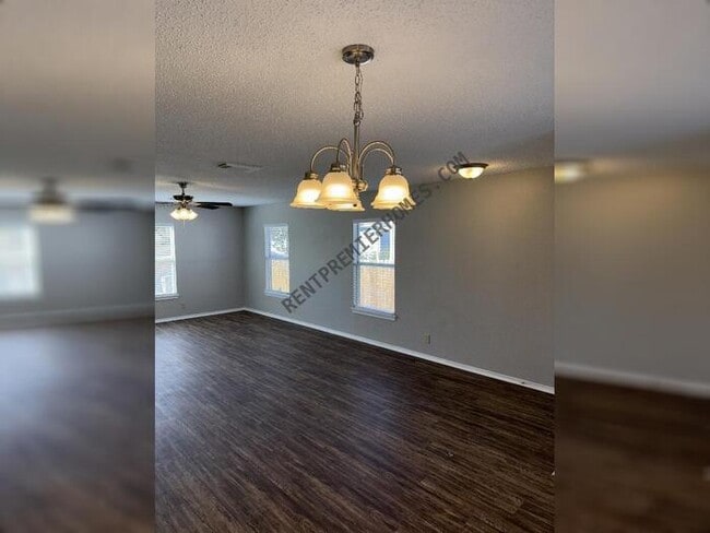 Building Photo - 13019 Woller Creek
