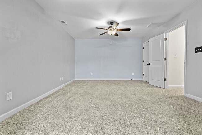 Building Photo - Evans Crossing