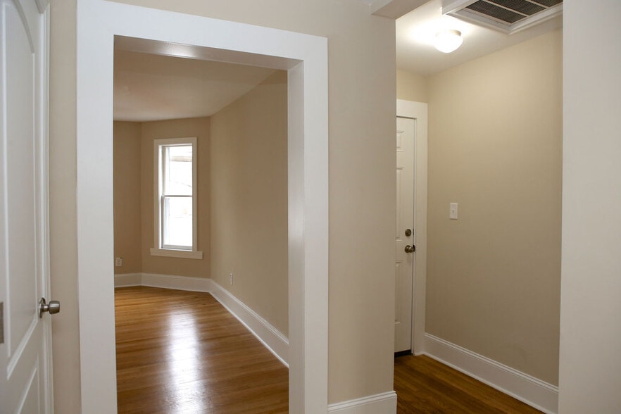 Building Photo - 126 Tate St