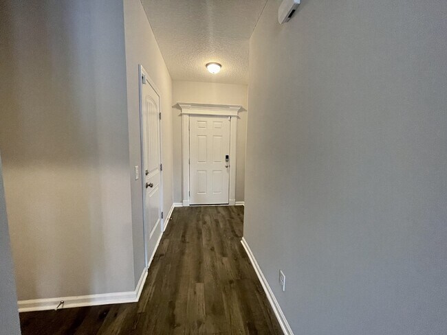 Building Photo - Home For Rent