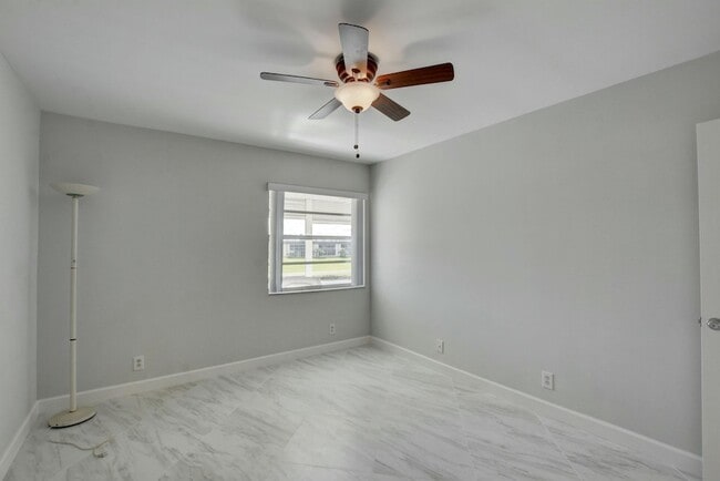Building Photo - 998 Normandy Trail