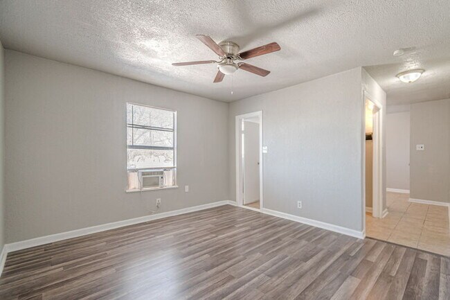 Building Photo - 2323 Arbor Pl