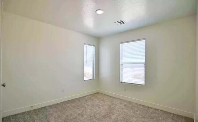 Building Photo - 3134 Halo Ln