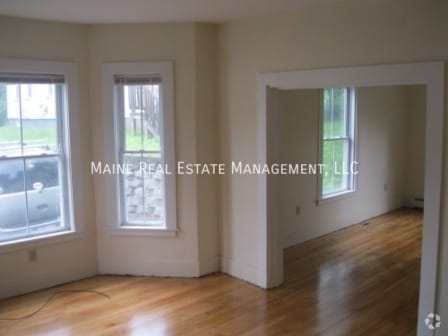 Building Photo - 133 2nd St