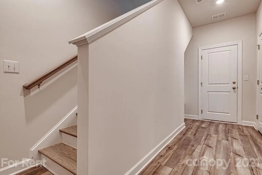Building Photo - Room in Townhome on Tears Ln