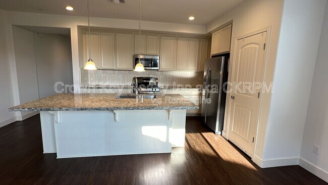 Building Photo - 448 Albertina Ave