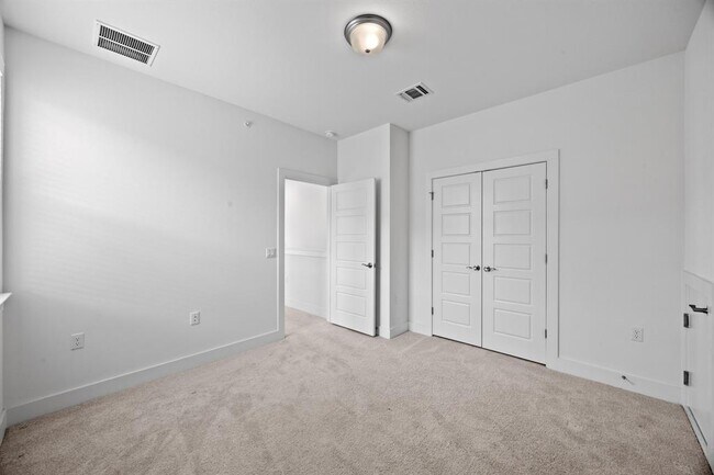 Building Photo - 2222 Simond Ave