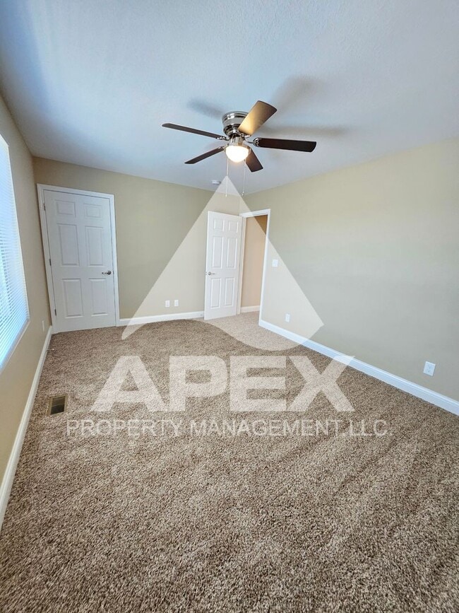 Building Photo - AVALON TOWNHOMES – LIKE NEW - 2 Bd/2.5 Ba Townhome off Topside Road with convenient access to Mar...