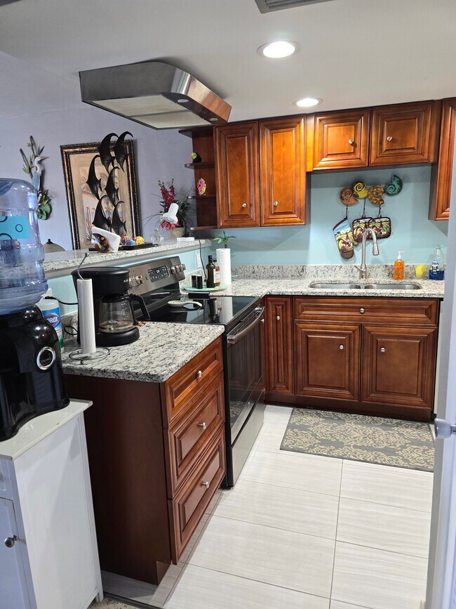 Building Photo - 6161 Gulf Winds Dr