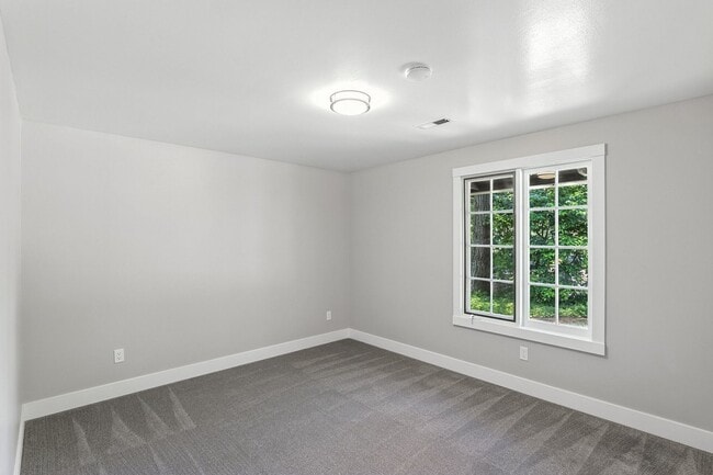Building Photo - Beautifully Remodeled One Level 3 Bedroom,...