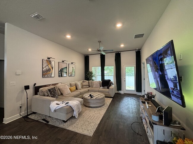 Building Photo - 8112 Helmsley Blvd