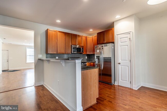 Building Photo - 705 Captains Way