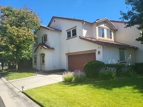 Building Photo - 300 Indian Runner Ct